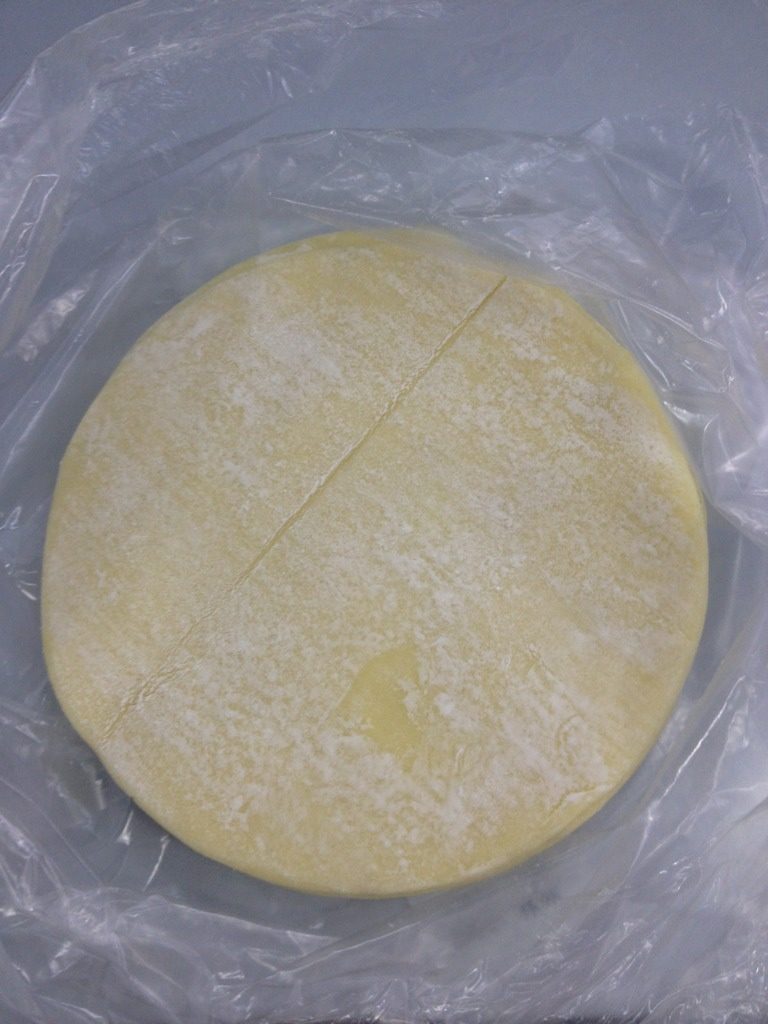 猪饺鲜虾汤,准备饺皮，