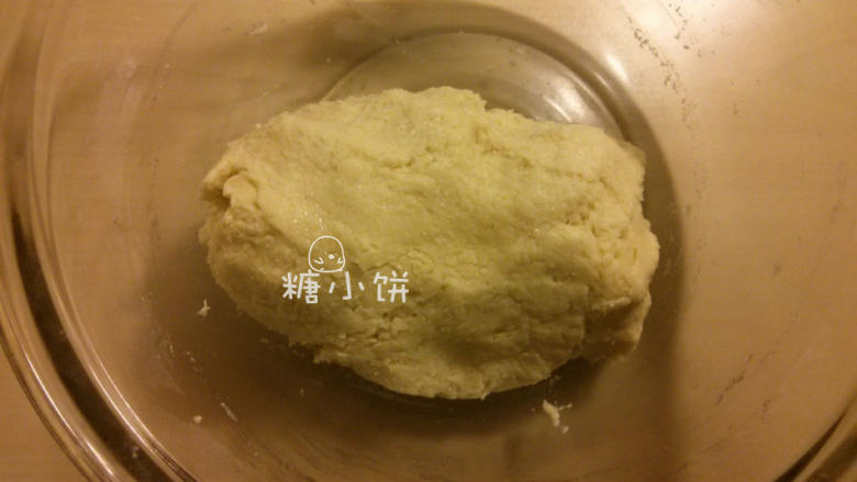 菠萝夹馅菠萝司康,[制作酥皮]无盐黄油25G加糖粉10G打发后筛入低粉25G和<a style='color:red;display:inline-block;' href='/shicai/ 512'>玉米淀粉</a>5G的混合粉类拌匀