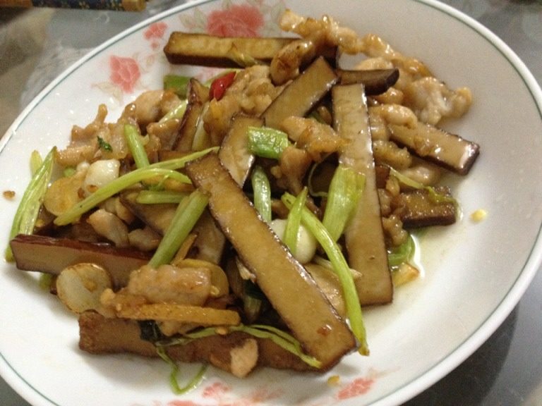 芹菜香干小炒肉