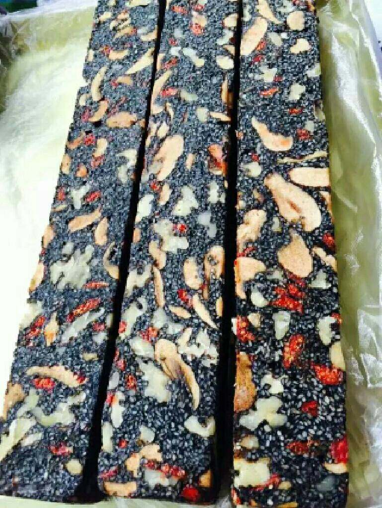 纯手工自制阿胶糕,成型后可以切条切片了!