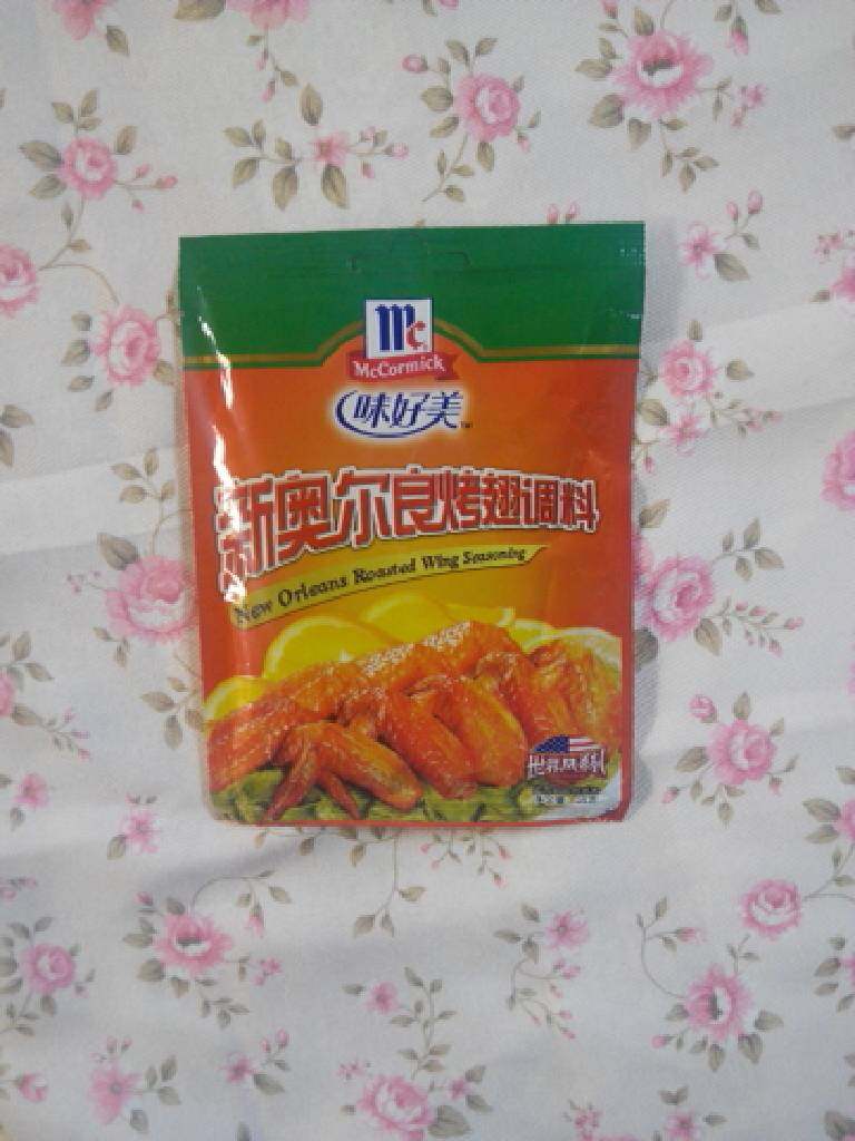 电饭煲焗鸡,超市买的新奥尔良烤翅调味料,稍辣。