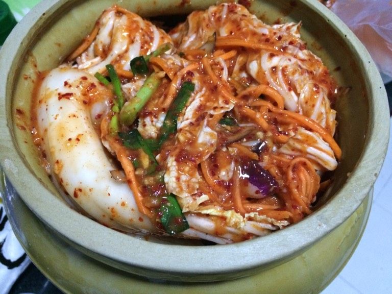 辣白菜,如图装入容器里