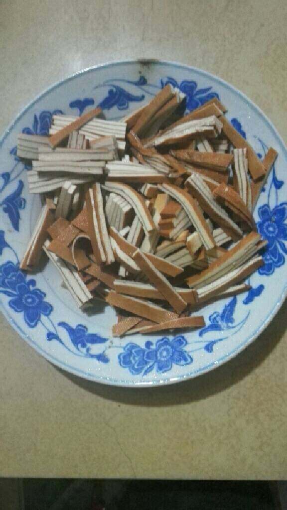 爆炒香干,香干切条