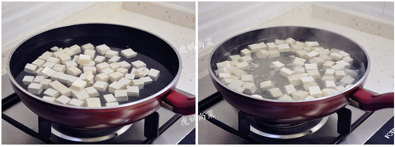麻婆豆腐,<a style='color:red;display:inline-block;' href='/shicai/ 465'>豆腐</a>洗净切成方丁,放入锅中,加凉水再加点盐拌匀,开大火煮。开锅后再续煮1分钟即可关火捞出。