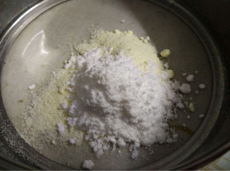 奶酪面包,如图再两面粘上过筛好的糖奶粉