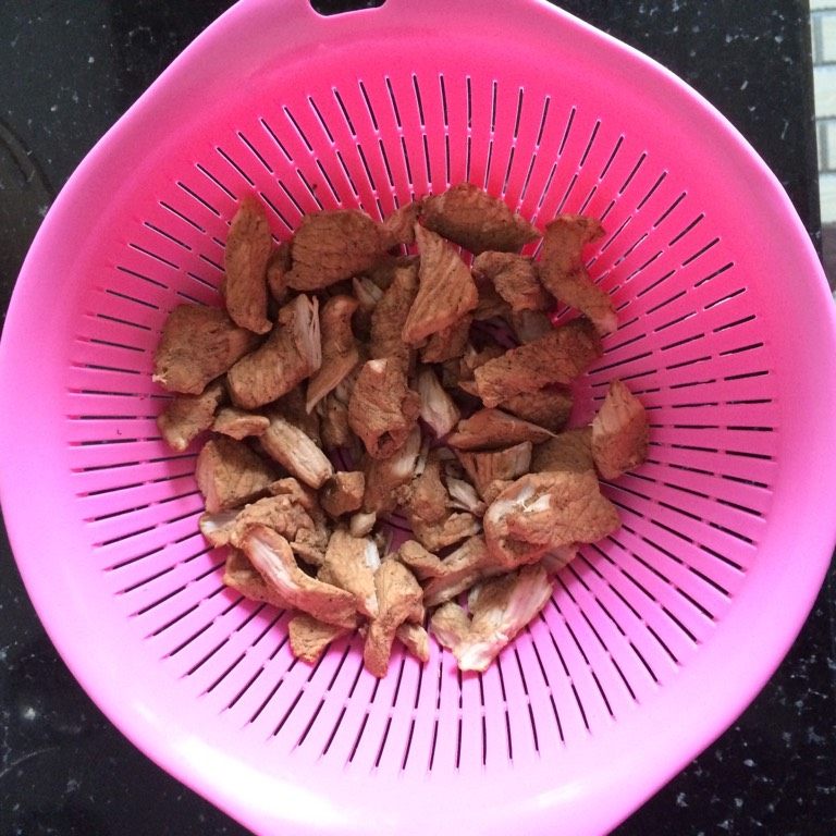 猪肉松,然后捞出肉，将调料留下，晾干，我晾了一晚上加一上午