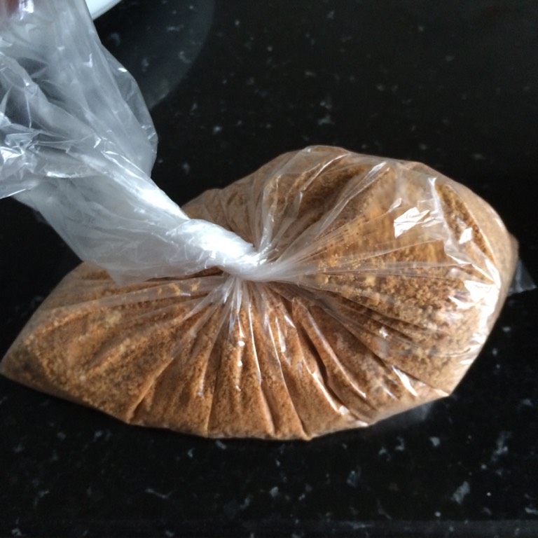 猪肉松,然后用干净的东西装起来就可以了，我用的保鲜袋，我用的一斤肉，只做了这么点