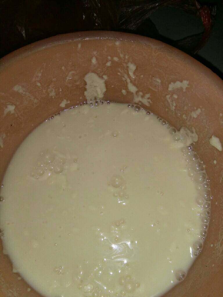 清淡油麦汤,锅里水烧开，（这个空间把面糊调的稀点）尽量没有干面。