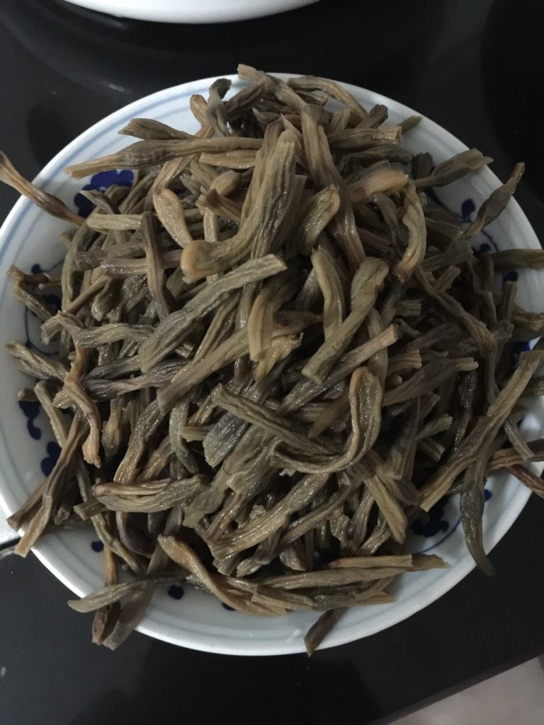 干豆角炖肉,<a style='color:red;display:inline-block;' href='/shicai/ 6246'>干豆角</a>事先泡软切小段，如果来不及泡也没事，放在锅里煮软就好了