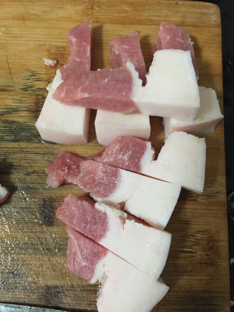 干豆角炖肉,<a style='color:red;display:inline-block;' href='/shicai/ 414'>猪肉</a>切麻将大小块