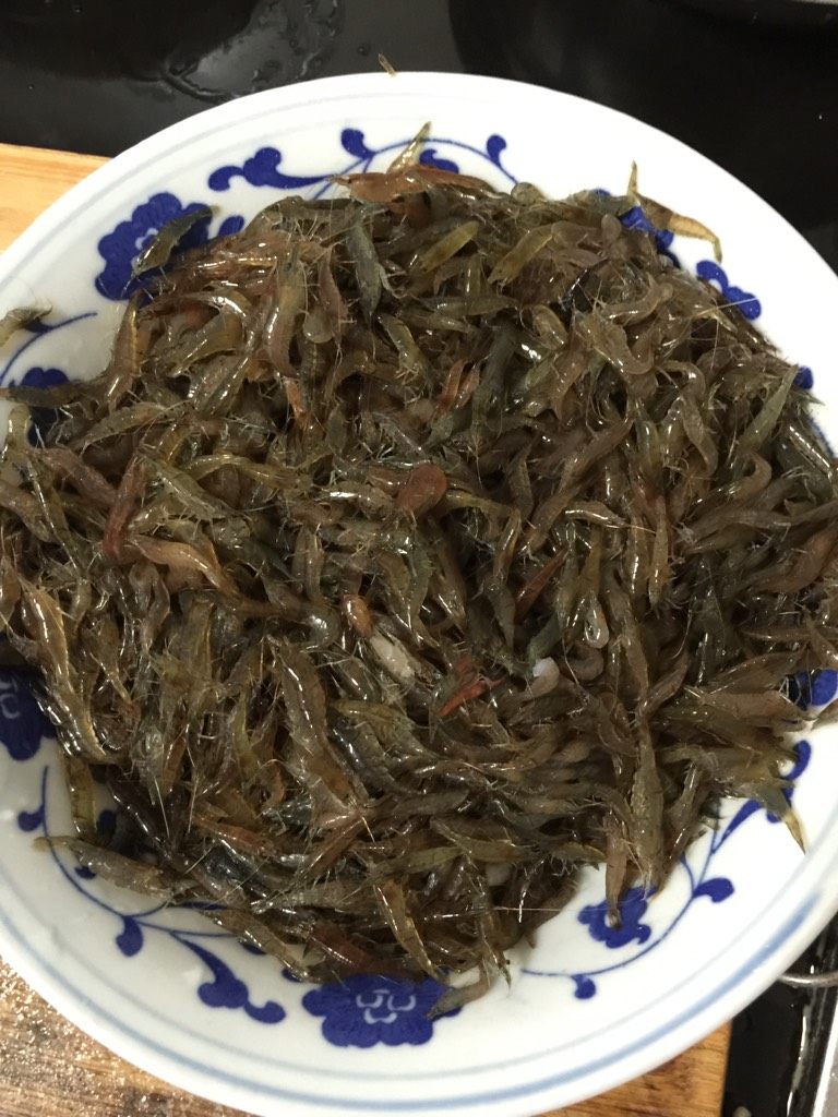 葱香虾米,虾米去杂物洗净