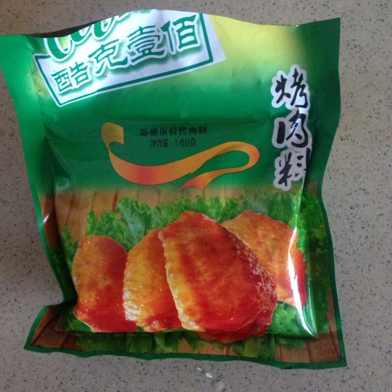 奥尔良烤鸡翅,如图我用的是这种烤料