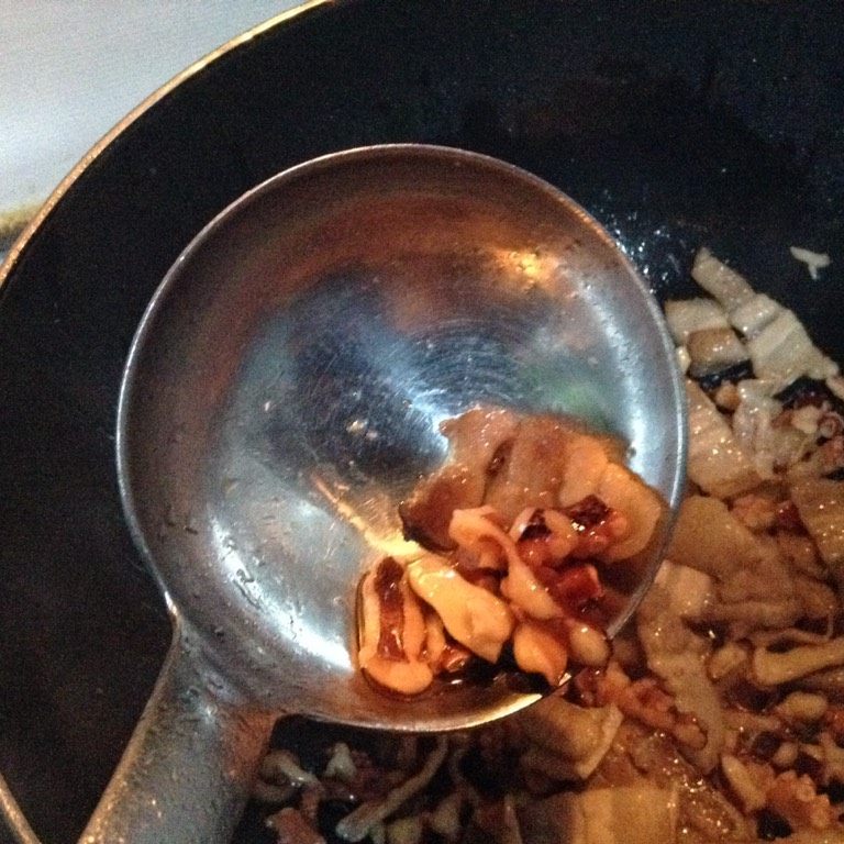 章鱼粥,如图,章鱼肉有一点焦黄就可以了,不可以太焦,不然有焦苦味