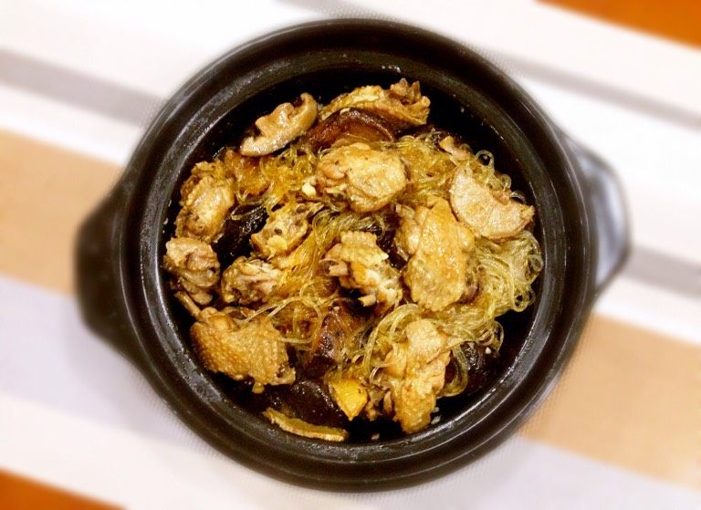 香菇鸡翅粉丝煲