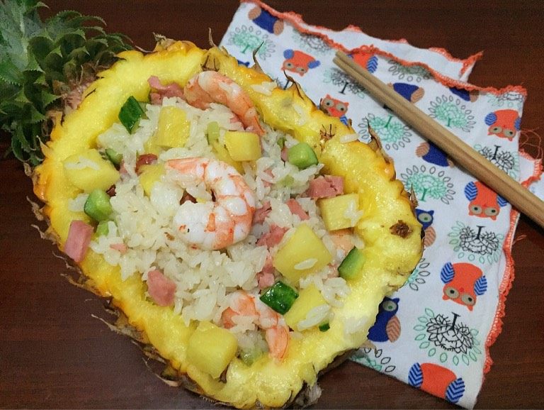 菠萝炒饭,如图美味可口的菠萝炒饭,我和宝贝的最爱