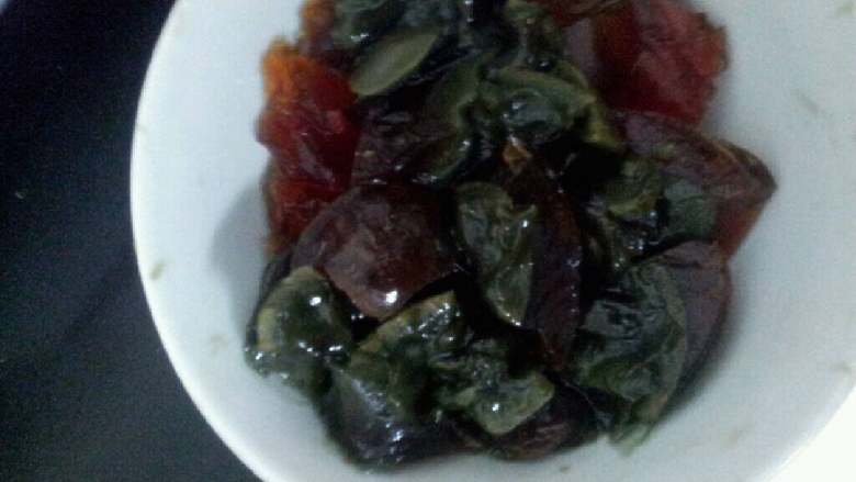 皮蛋瘦肉粥,<a style='color:red;display:inline-block;' href='/shicai/ 14'>皮蛋</a>切小块