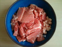 咸香腊肠,瘦肉切片,肥肉切丁