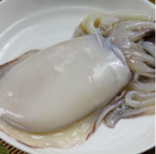 雪菜墨鱼,<a style='color:red;display:inline-block;' href='/shicai/ 392'>墨鱼</a>清理干净,主要是把骨头去掉,头部一定要处理干净