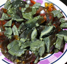 皮蛋瘦肉粥,<a style='color:red;display:inline-block;' href='/shicai/ 14'>皮蛋</a>切成小丁放着备用