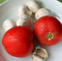 牛肉肠意面,<a style='color:red;display:inline-block;' href='/shicai/ 2914'>蘑菇</a>、<a style='color:red;display:inline-block;' href='/shicai/ 3551'>西红柿</a>切细