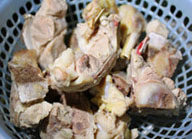 苦瓜排骨汤,<a style='color:red;display:inline-block;' href='/shicai/ 44769'>小排骨</a>先飞水洗净血水和脏物