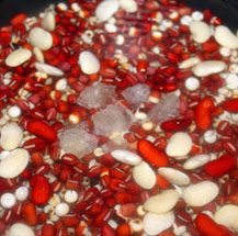 红豆薏米奶油冰棍,做<a style='color:red;display:inline-block;' href='/shicai/ 3607'>红豆</a>沙，事先泡豆，加<a style='color:red;display:inline-block;' href='/shicai/ 866'>冰糖</a>