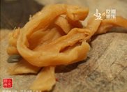 菜脯烤生蚝,菜脯选新鲜的菜脯,用清水浸泡10分钟。