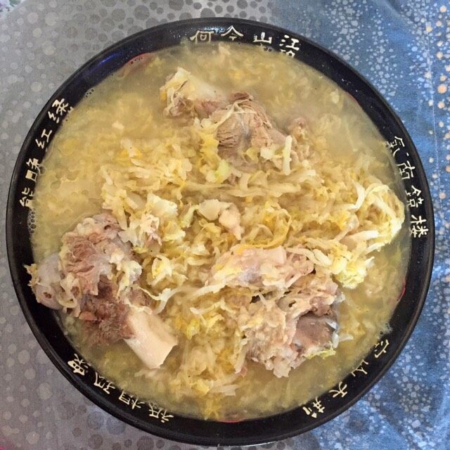 大骨头炖酸菜