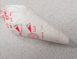 人气木糠蛋糕杯,装入裱花袋