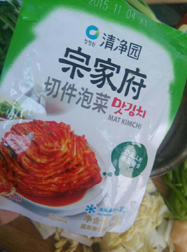 辣白菜炒韭菜,放入<a style='color:red;display:inline-block;' href='/shicai/ 2863'>辣白菜</a>
