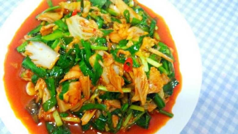 辣白菜炒韭菜,出锅