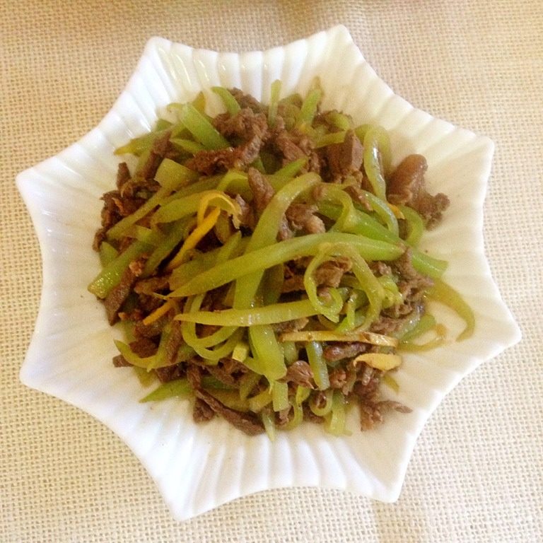 莴笋炒牛肉丝,好吃的莴笋牛肉丝就做好了