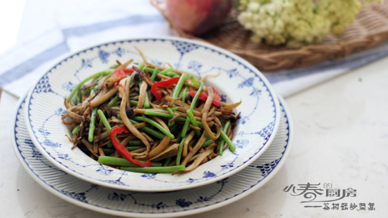 茶树菇炒茼蒿