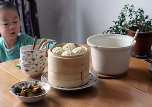 荠菜包子,水开后蒸15分钟,闷5分钟打开锅盖。