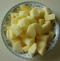 奶香培根焗薯泥,<a style='color:red;display:inline-block;' href='/shicai/ 23'>土豆</a>去皮切块煮熟