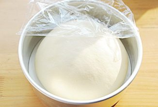 奶酪包,盖保鲜膜室温发酵至原来的1.5-2倍大;