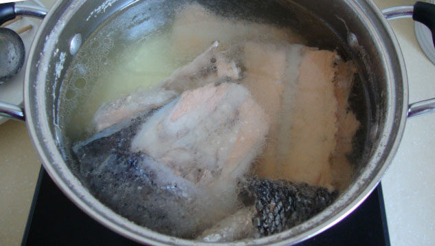 鲑鱼杂烩汤 ,<a style='color:red;display:inline-block;' href='/shicai/ 443'>培根</a>切小丁