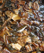 梅菜烧鸡翅,<a style='color:red;display:inline-block;' href='/shicai/ 707'>梅干菜</a>剪成小段，用水泡软，洗净，挤干水分