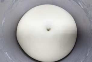 阿米什白吐司,全部材料搅拌至完全阶段（不需要后油法），盖保鲜膜发酵2倍大