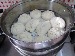 猪肉芹菜大包子,全部包好后,饧至15分钟。