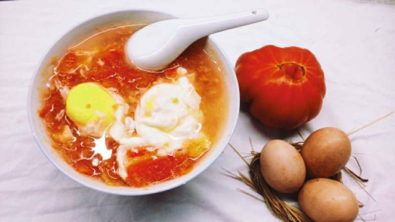 #虫虫有机鸡蛋试吃菜谱:马蹄番茄虫虫鸡蛋汤,关火,盛碗,一碗有机汤就好了