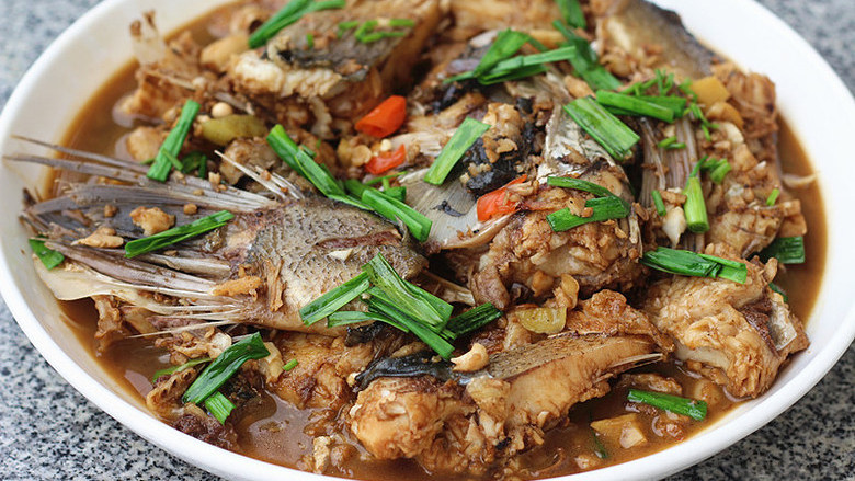 灶头家常红烧鱼