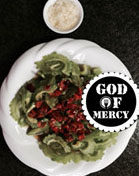 冬季灭火器剁椒苦瓜,将剁椒淋到焯水后的苦瓜上