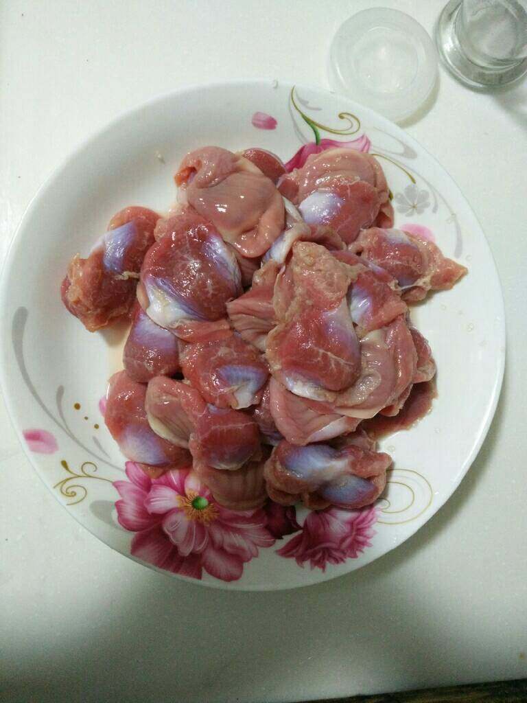 酸辣鸡杂,洗净<a style='color:red;display:inline-block;' href='/shicai/ 100'>鸡胗</a>