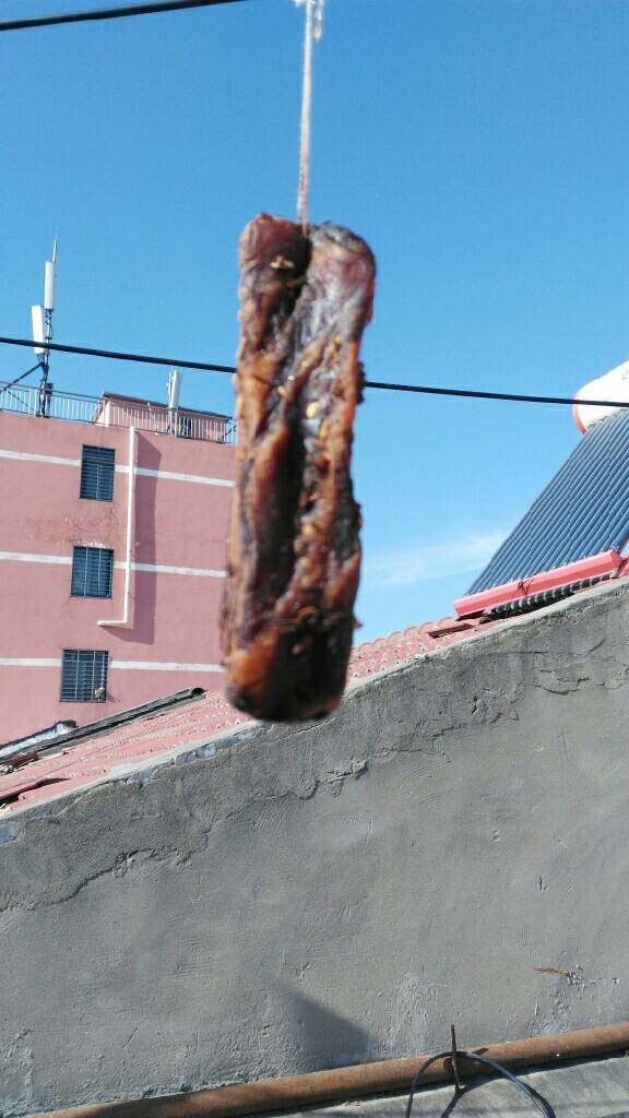 ≈自制腊肉≈,第二天把它晾在阳光下晒一整天