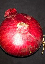 爱心茴香烤鸡 ,选用紫皮的<a style='color:red;display:inline-block;' href='/shicai/ 29'>洋葱</a>切成丝备用