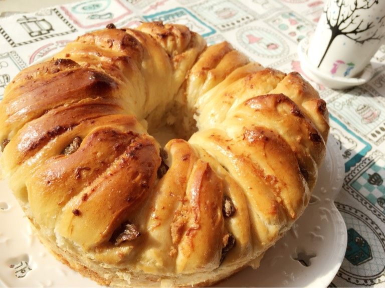 手撕面包,出炉后刷一层<a style='color:red;display:inline-block;' href='/shicai/ 25213'>蜂蜜水</a>，颜色更漂亮，脱模照。