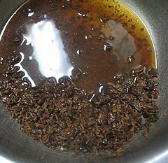 浓香酱牛肉,只要清酱汤,不要那些杂质。然后开大火煮开。