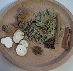 浓香酱牛肉,将所有炖料放在一起。