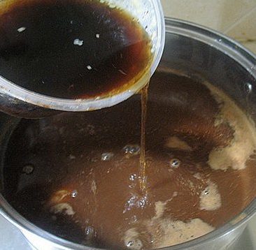 浓香酱牛肉,放入适量<a style='color:red;display:inline-block;' href='/shicai/ 8217'>老汤</a>和盐。